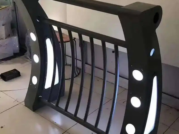 燈光護欄