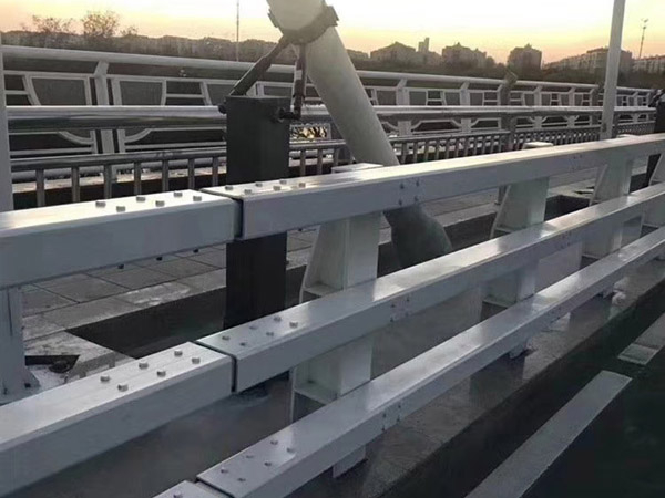 橋梁護欄